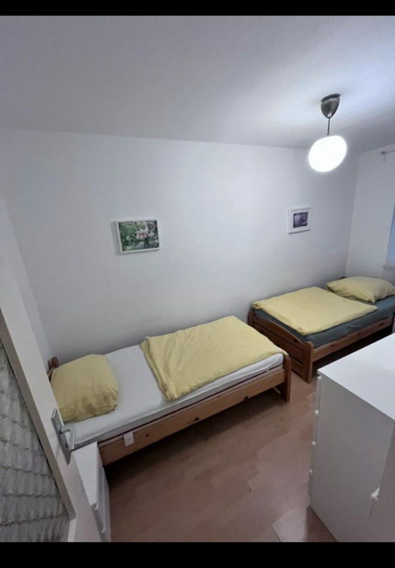 Spacious 3-Person House Near Berliner Strasse - Image 2